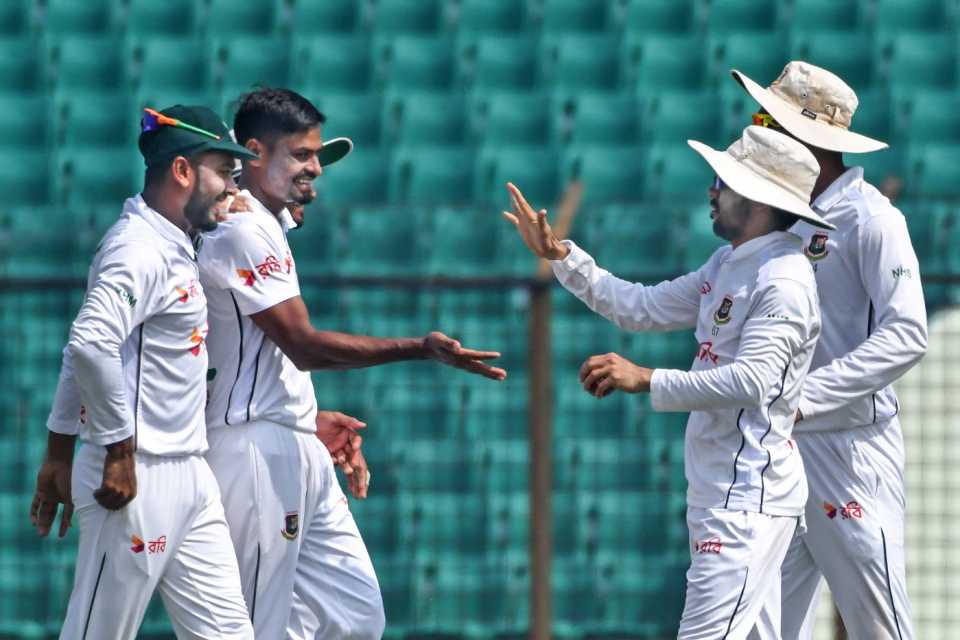হাড্ডাহাড্ডি লড়াইয়ে শেষ হল বাংলাদেশ দক্ষিণ আফ্রিকার মধ্যকার দ্বিতীয় টেস্ট ম্যাচের প্রথম দিনের খেলা