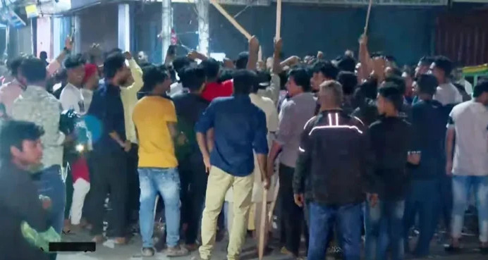 রাতেই জিরো পয়েন্ট দখলে ছাত্র-জনতা, সর্বশেষ তথ্য যা জানা গেল