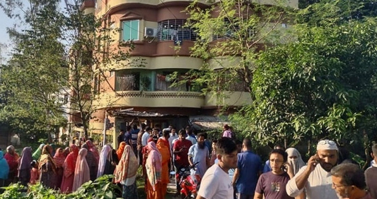 ডিপ ফ্রিজ খুলে হাত-পা বাঁধা মায়ের মরদেহ দেখলেন ছেলে, তারপর যা হল