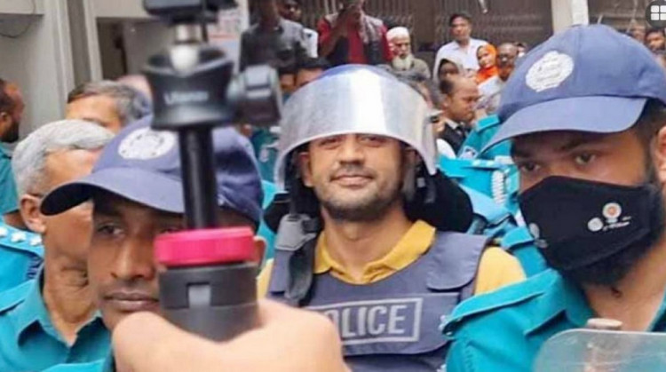 ব্রেকিং নিউজ ; ব্যারিস্টার সুমনকে ঢাকা কেন্দ্রীয় কারাগার থেকে পাঠিয়ে দেয়া হলো