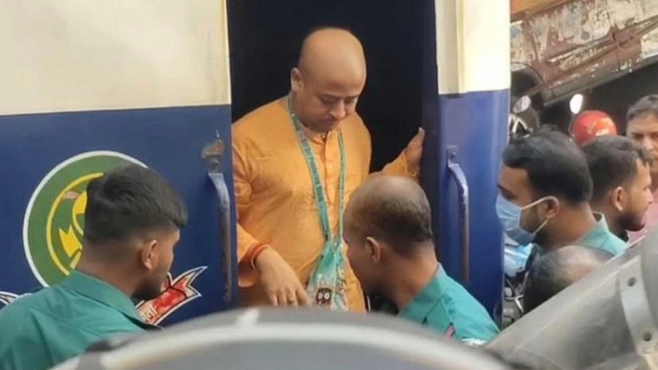 এই মাত্র পাওয়া ; চিন্ময় কৃষ্ণ দাসের গ্রে'প্তা'রে'র ঘটনায় বিবৃতি দিয়ে অবিশ্বাস্য মন্তব্য করলো ভারত