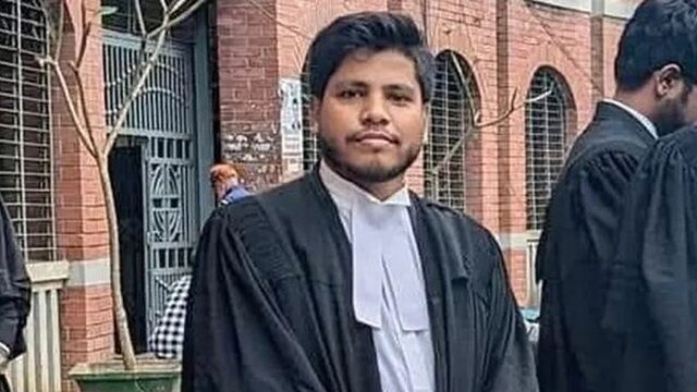 চিন্ময় কৃষ্ণ দাশ ব্রহ্মচারীর অনুসারীদের হা*ম'লা'য় রাষ্ট্রপক্ষের আইনজীবী আর নেই