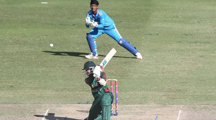 হাইভোল্টেজ ফাইনালে ভারতের সামনে বাংলাদেশের নড়বড়ে স্কোর
