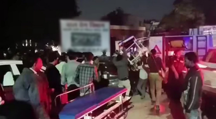 চরম দুঃসংবাদ ; হাসপাতালে ভয়াবহ আগুন, নারী-শিশুসহ ছয়জনের মৃত্যু
