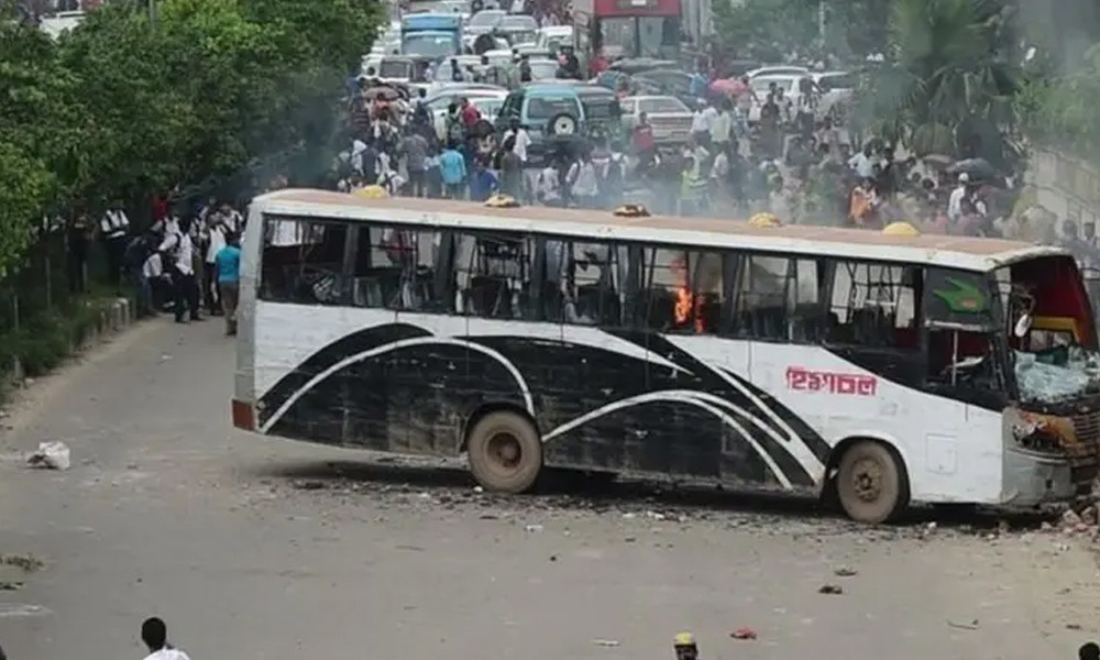 ব্রেকিং নিউজ ; ভয়াবহ সড়ক দু'র্ঘ'ট'না, ৫২ জন নি'হ'ত