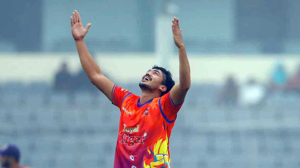 বিপিএলে তাসকিন শো, ৭ উইকেট রেকর্ড বইয়ে তোলপাড়