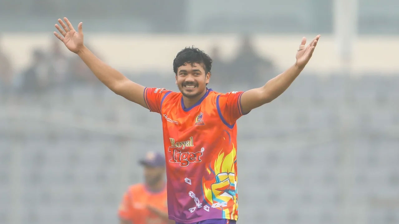 হটাৎ বিশাল বড় গোঁফ রাখার রহস্য জানালেন তাসকিন