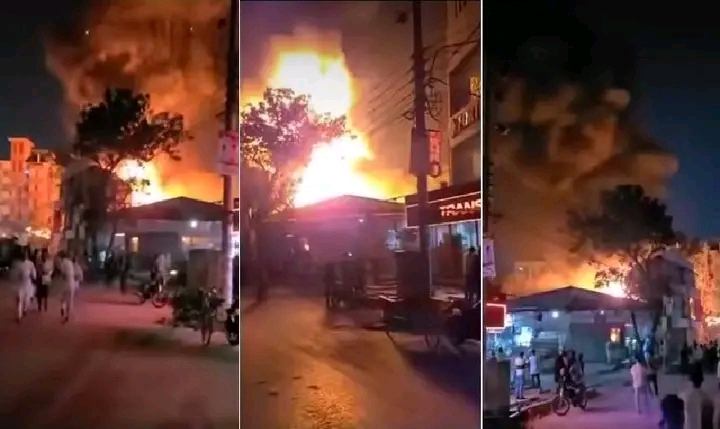 ব্রেকিং নিউজ : ঢাকায় ভয়াবহ আগুন ছড়িয়ে পড়েছে, বিভিন্ন গাড়িতে, সিলিন্ডার বিস্ফোরিত হচ্ছে