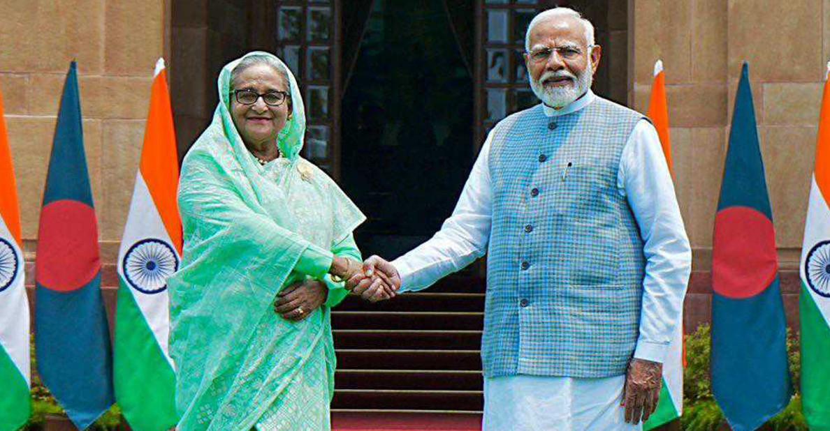 কোন শক্তির বলে হাসিনা এত গরম দেখায়