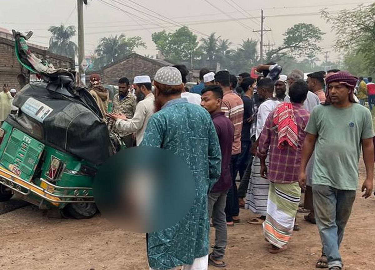 ইদের কেনাকাটা শেষে ফেরার পথে স্বামী-স্ত্রী-সন্তানসহ ৫ জনের মৃত্যু