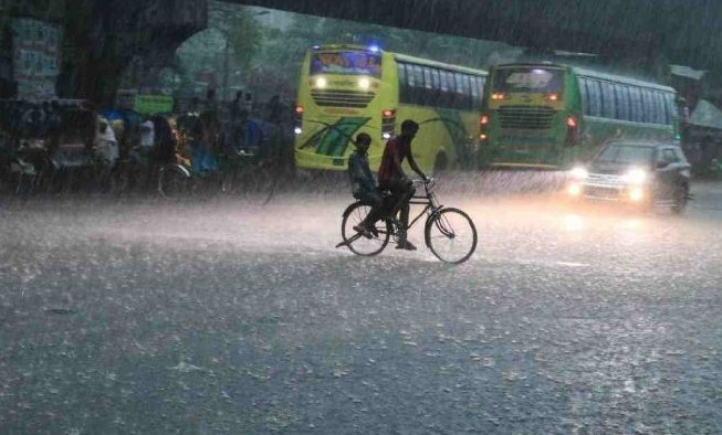 আজ রাতের মধ্যে যেসব জেলায় ঝড়-বৃষ্টি হতে পারে