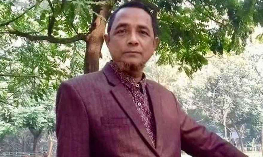 পরীক্ষার হলে মেয়ে পথে বাবার নিথর দেহ