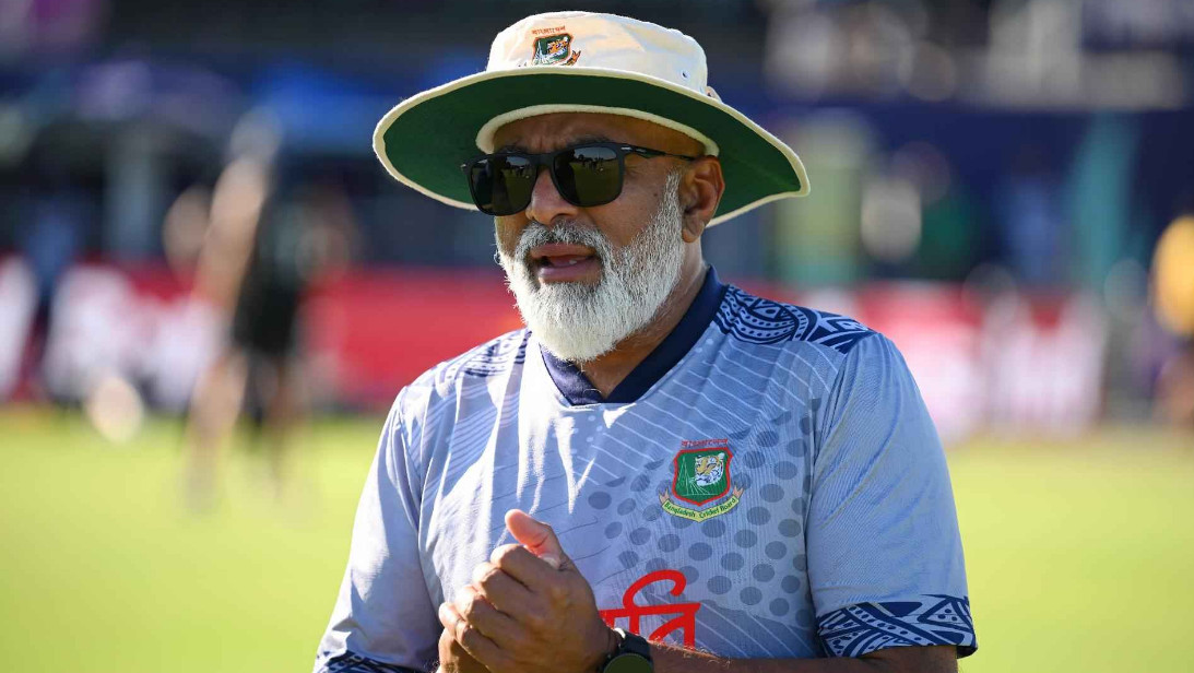 মৃত্যুর ভয় নিয়ে বাংলাদেশ ছাড়েন কোচ হাথুরুসিংহে