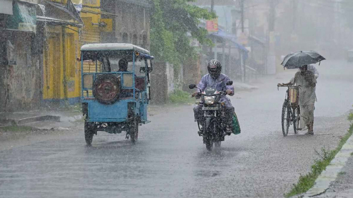 সকাল ১১ টার মধ্যে যেসব জেলায় ঝড় ও বজ্রবৃষ্টির সম্ভাবনা