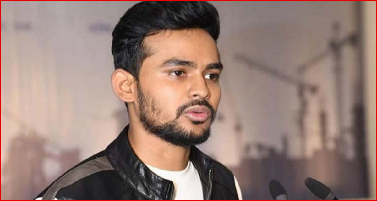আসিফ মাহমুদ কি আগ্নেয়াস্ত্র রাখতে পারেন