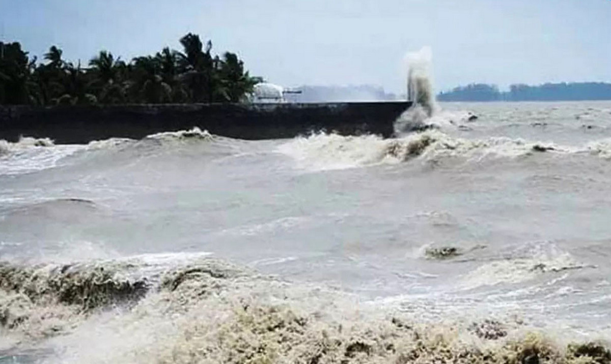 রাতেই দেশের ৯ অঞ্চলে ঝড়-বৃষ্টির শঙ্কা, নদীবন্দরে সতর্কতা জারি