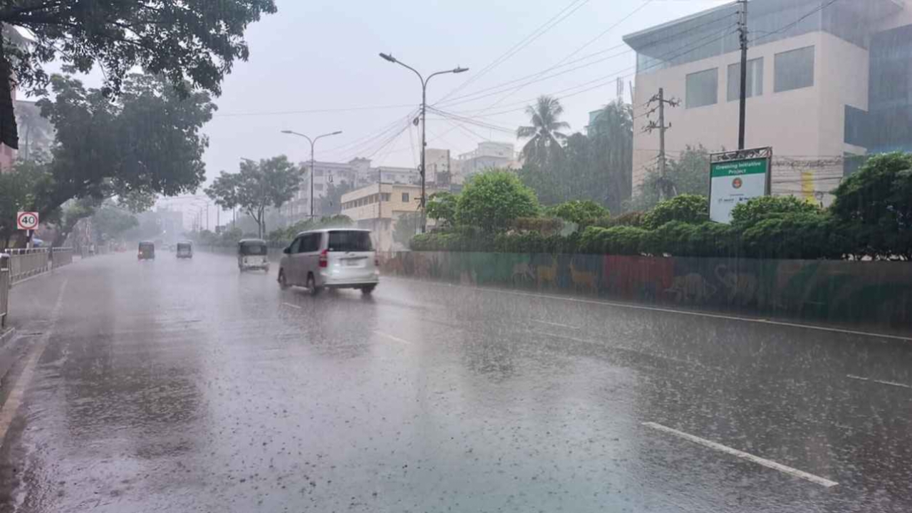 ঢাকা ও সারাদেশে ভারী বৃষ্টির পূর্বাভাস