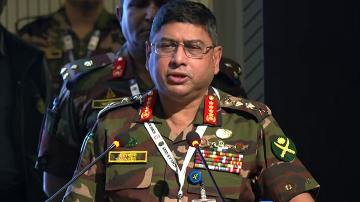 রাজনীতিতে উত্তেজনা, সেনাপ্রধানের শঙ্কা সত্যি হচ্ছে
