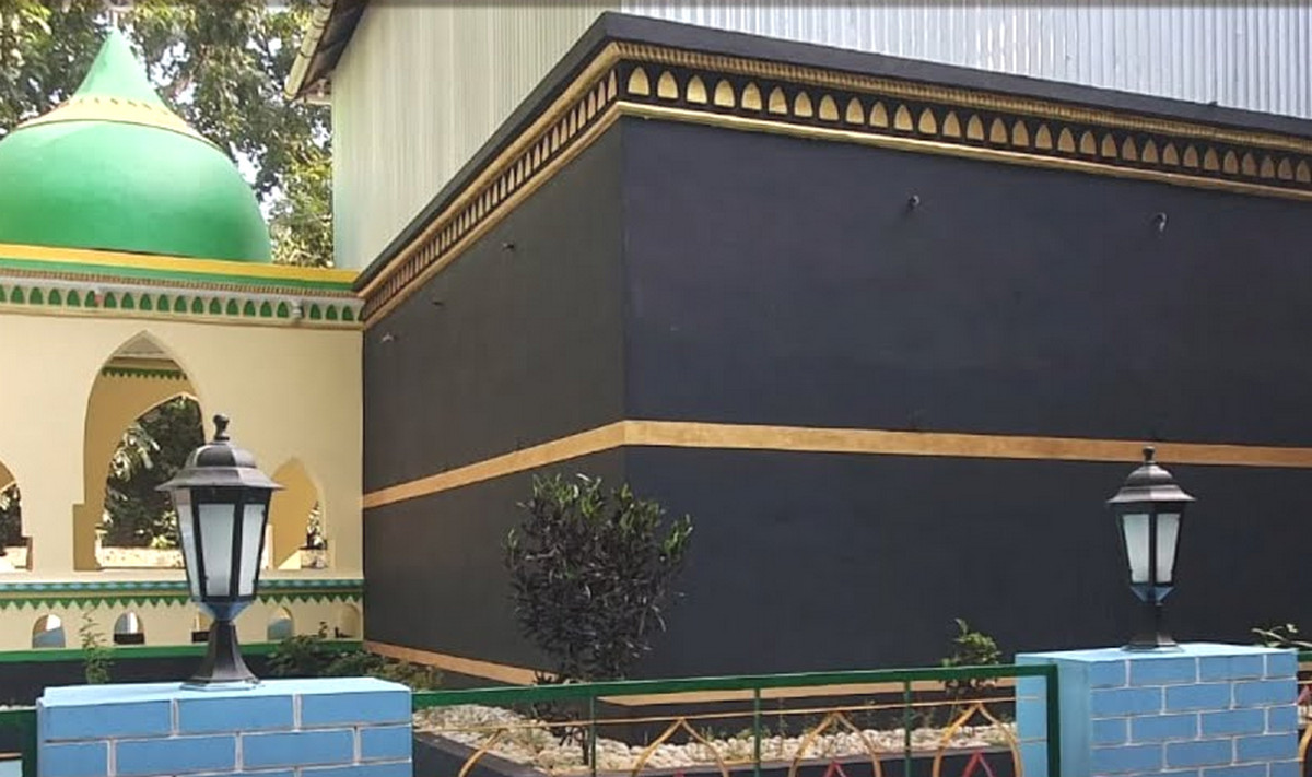 রাজবাড়ীতে কাবার আদলে কবর, এলাকায় উত্তেজনা