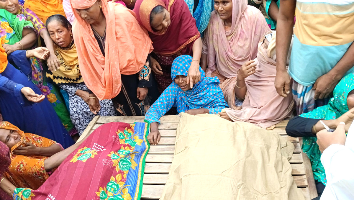 অটোরিকশায় বিদ্যুৎস্পৃষ্ট হয়ে মা-মেয়ের মৃত্যু