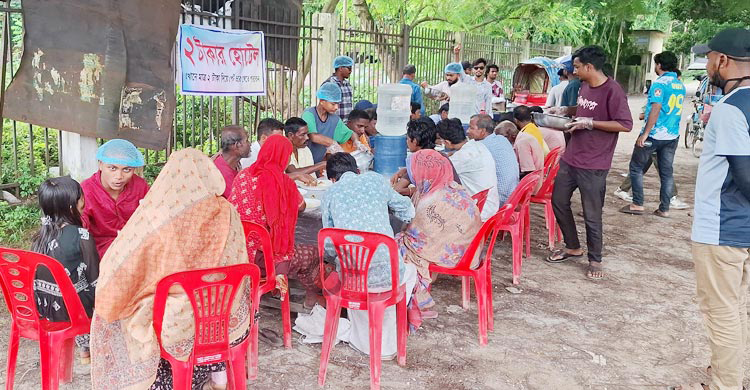 দুই টাকার হোটেল মেন্যুতে আছে গরুর মাংস-মাছ-ডাল