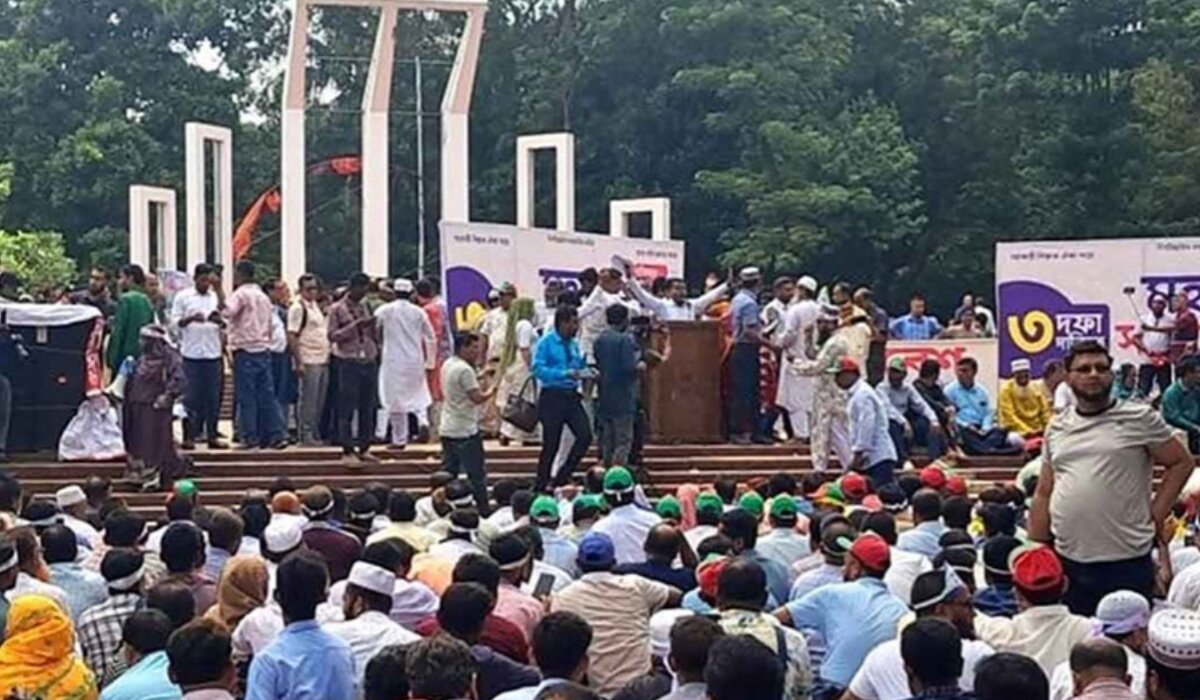 ১১তম গ্রেডে বেতনসহ ৩ দাবিতে প্রাথমিক শিক্ষকদের মহাসমাবেশ