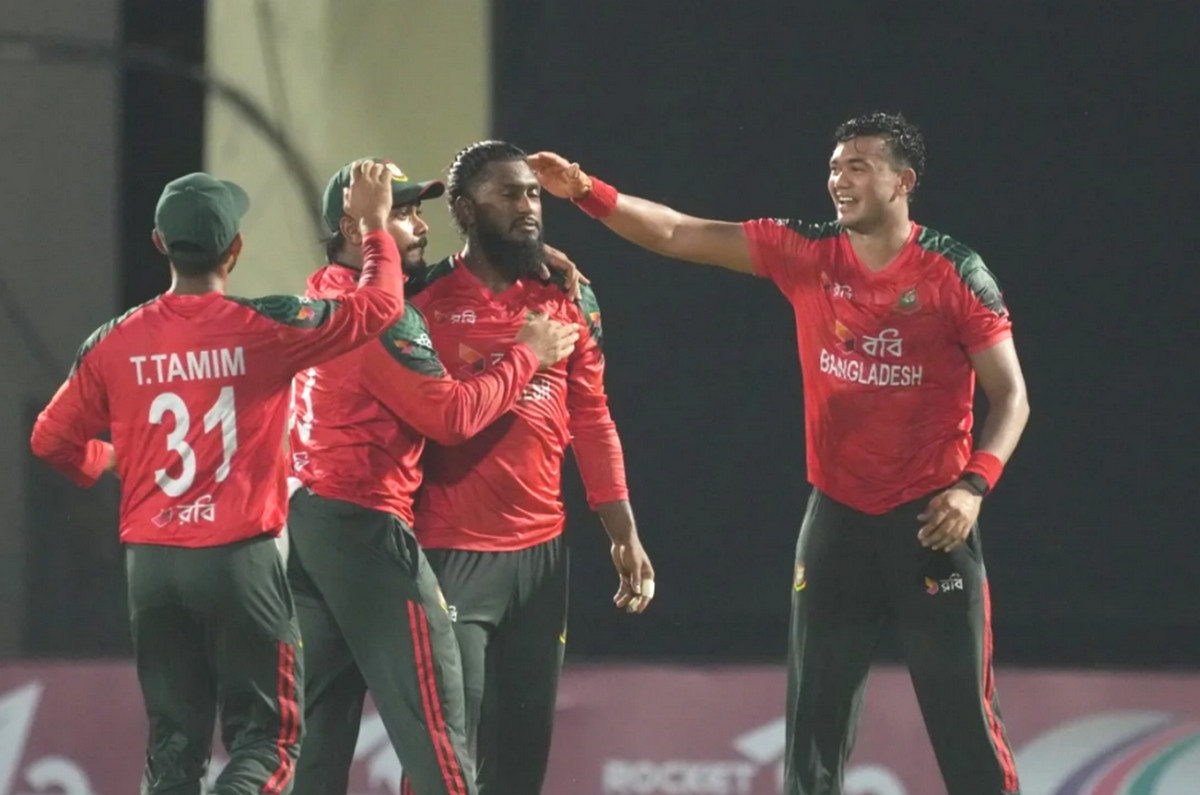 নেদারল্যান্ডসকে ১৩৭ রানে থামাল বাংলাদেশ।