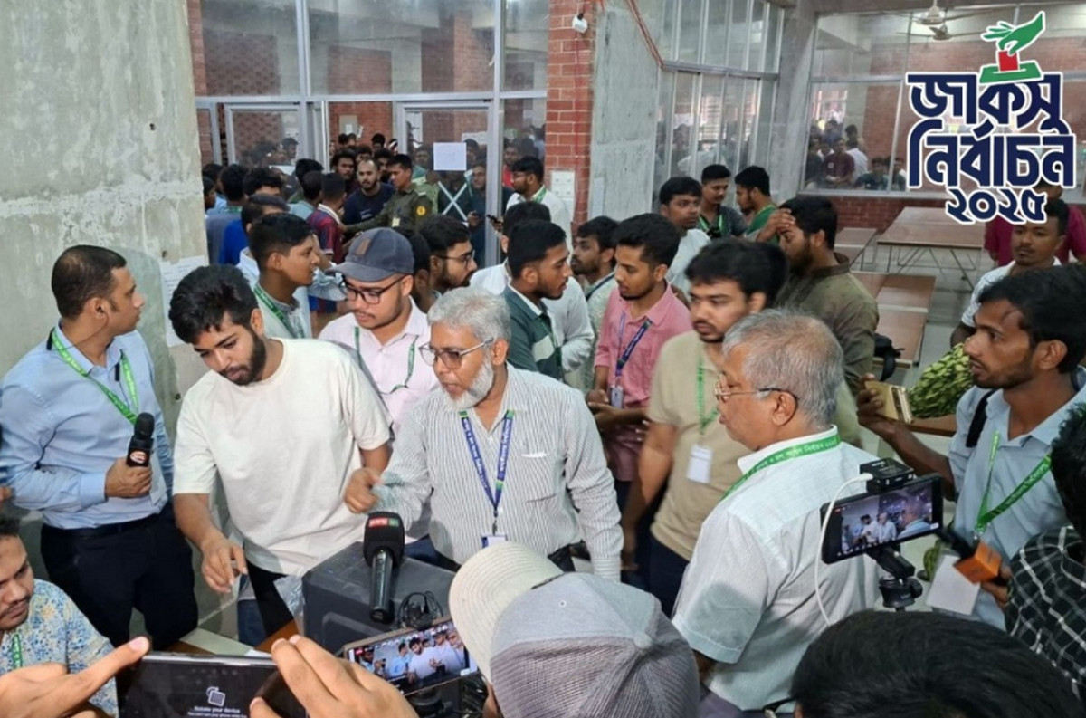 অনিয়মের অভিযোগে দুই হলের ভোট বন্ধ