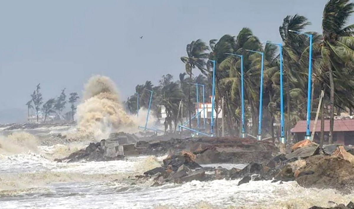 বঙ্গোপসাগরে লঘুচাপ: ৩ বিভাগে ভারী বর্ষণের পূর্বাভাস