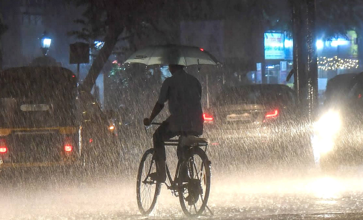বঙ্গোপসাগরে লঘুচাপ: সারারাত ব্যাপক বৃষ্টি হবে যেসব জেলায়