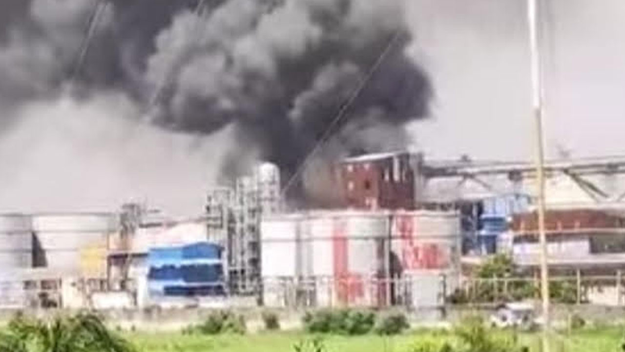 নারায়ণগঞ্জে টাইগার সিমেন্ট কারখানায় ভয়াবহ আগুন