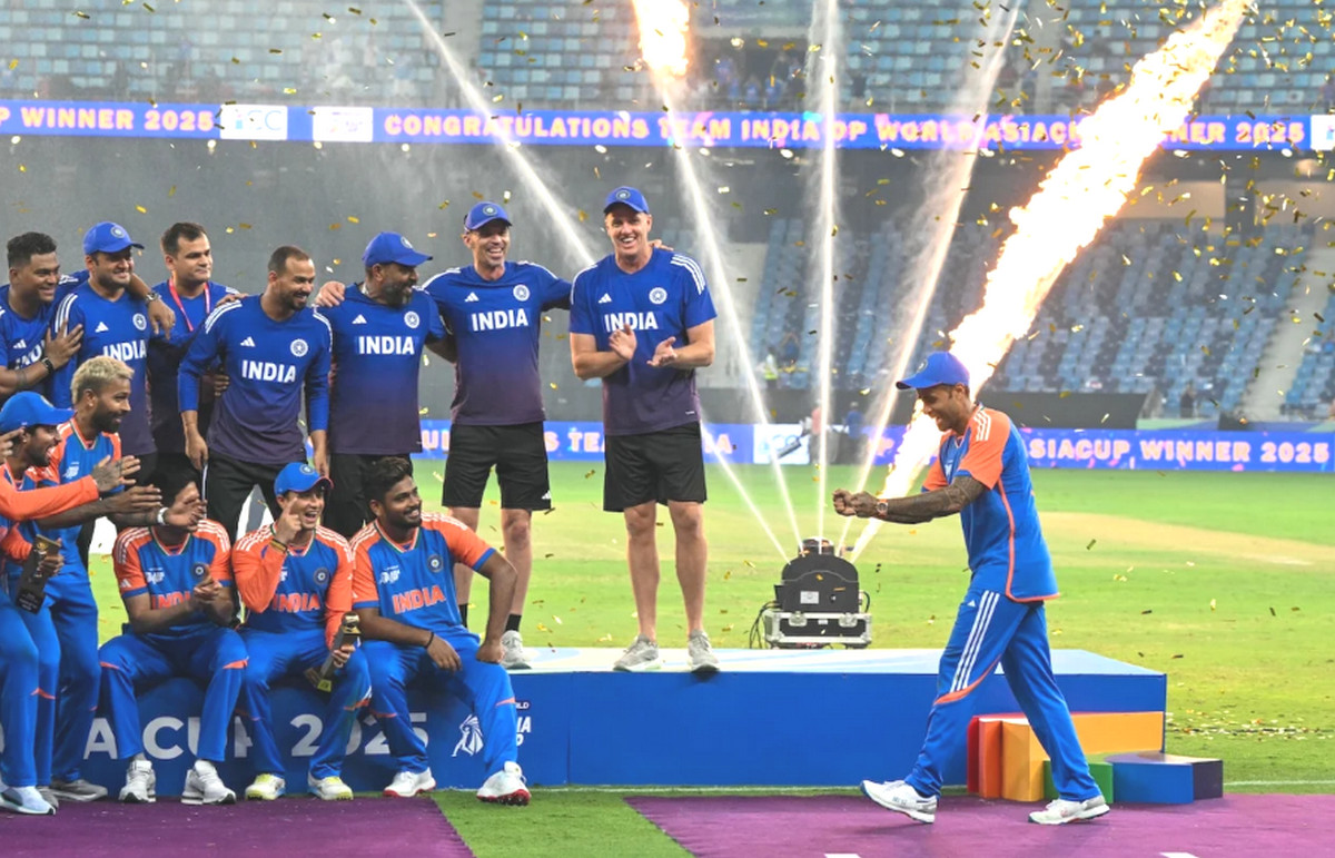যে কারনে এশিয়া কাপের ট্রফি নেয়-নি ভারত
