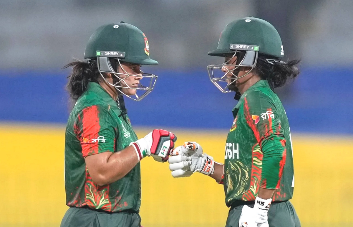 পাকিস্তানকে উড়িয়ে দিয়ে বাংলাদেশের উড়ন্ত সূচনা
