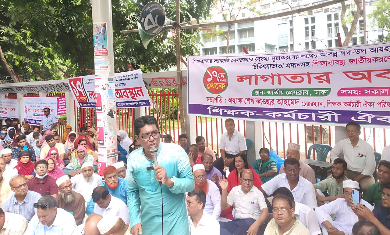 জাতীয় প্রেসক্লাবের সামনে ফের আন্দোলনে এমপিওভুক্ত শিক্ষকরা
