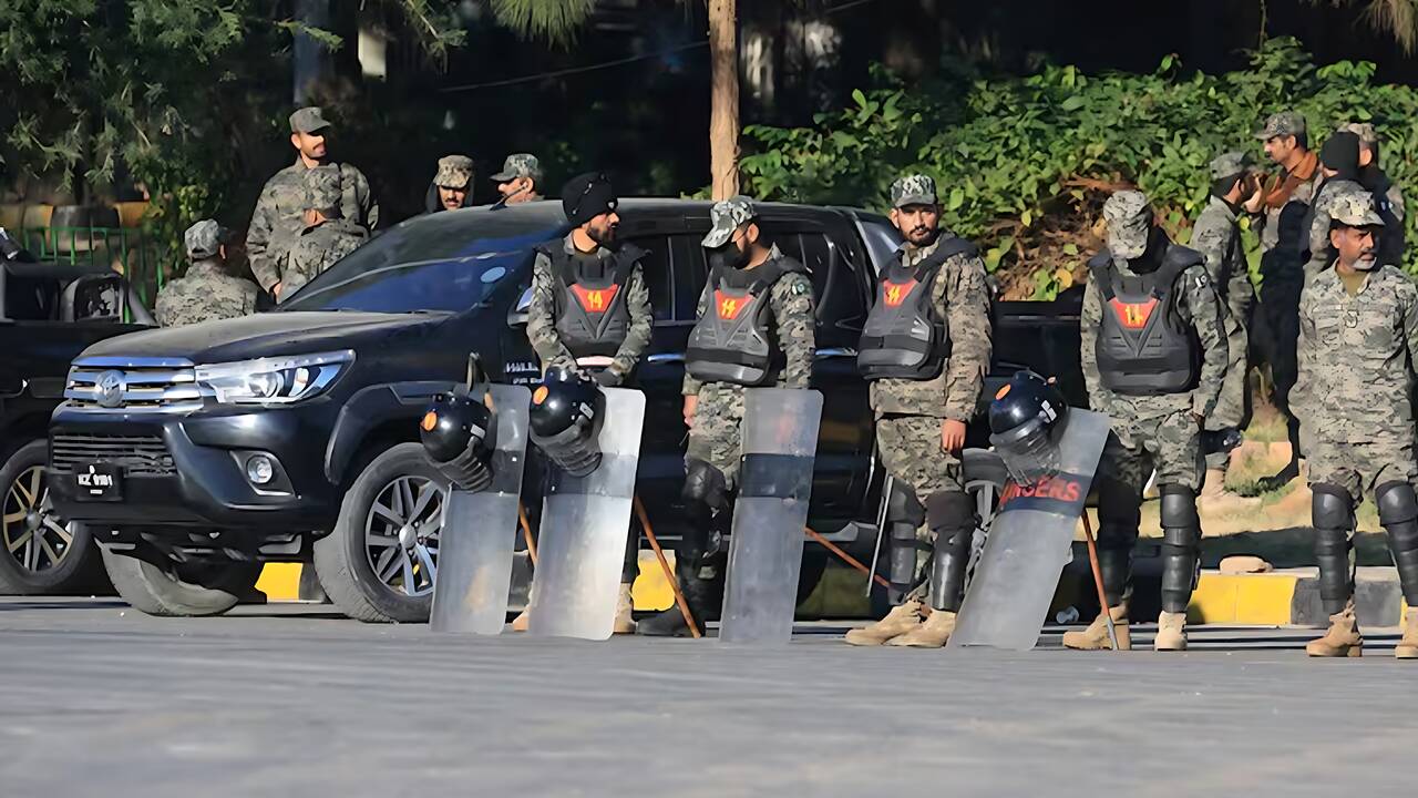 পাকিস্তানি সেনাদের ওপর আফগানিস্তানের হামলা