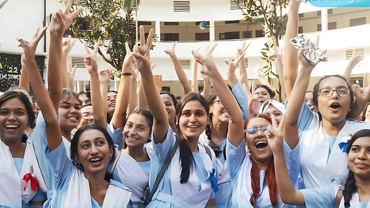 HSC Result: পাসের হার কমেছে, জিপিএ-৫ পেয়েছেন কতজন