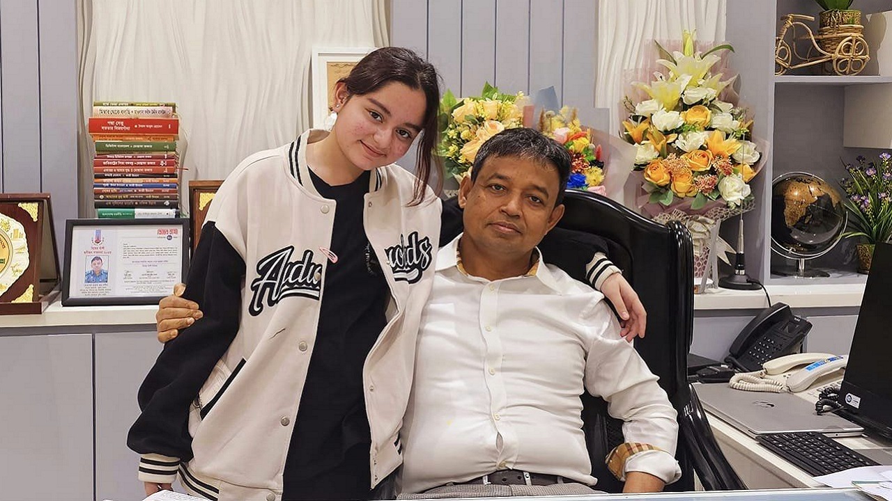 বেতন ছিল ৮০ হাজার, সম্পদ হল হাজার কোটি টাকার