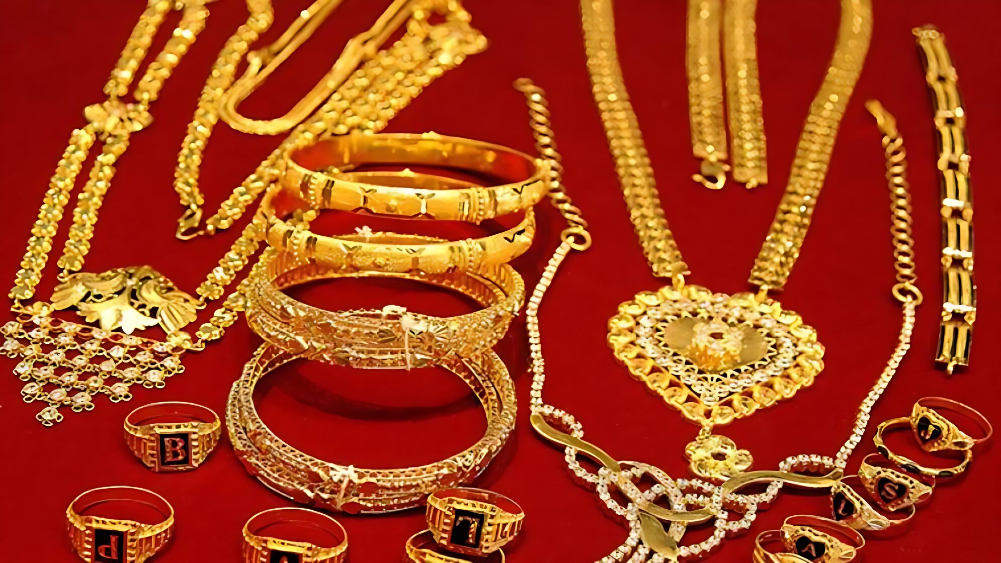 আবারও সোনার দামে বিশাল বড় পতন