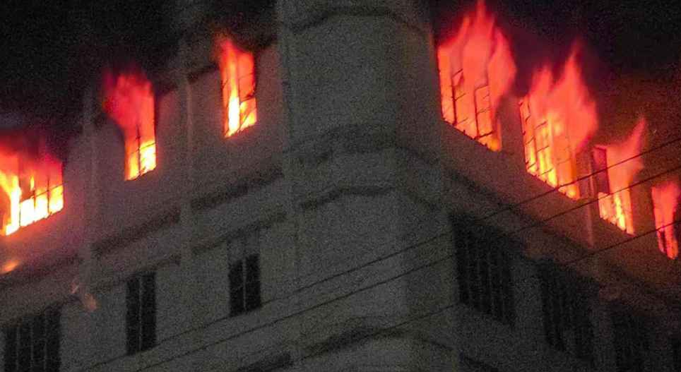 ঢাকার মিরপুরে ভয়াবহ আগুন