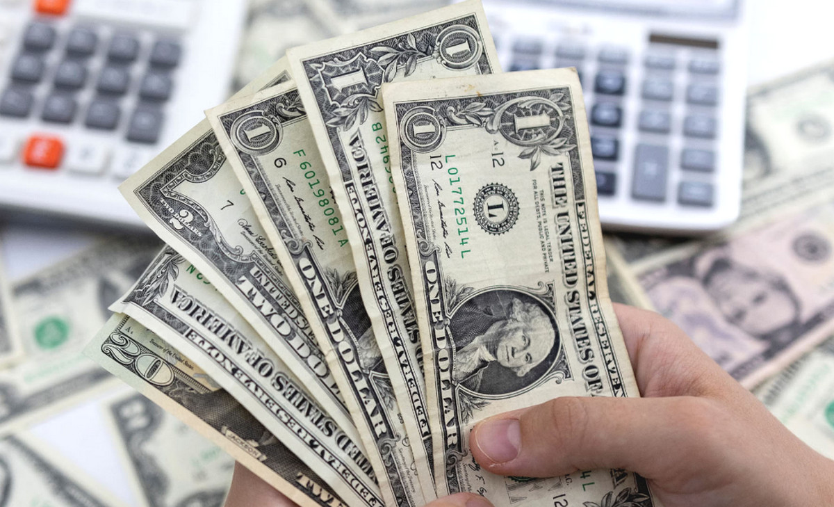 কমে গেল ডলারের বিনিময় রেট