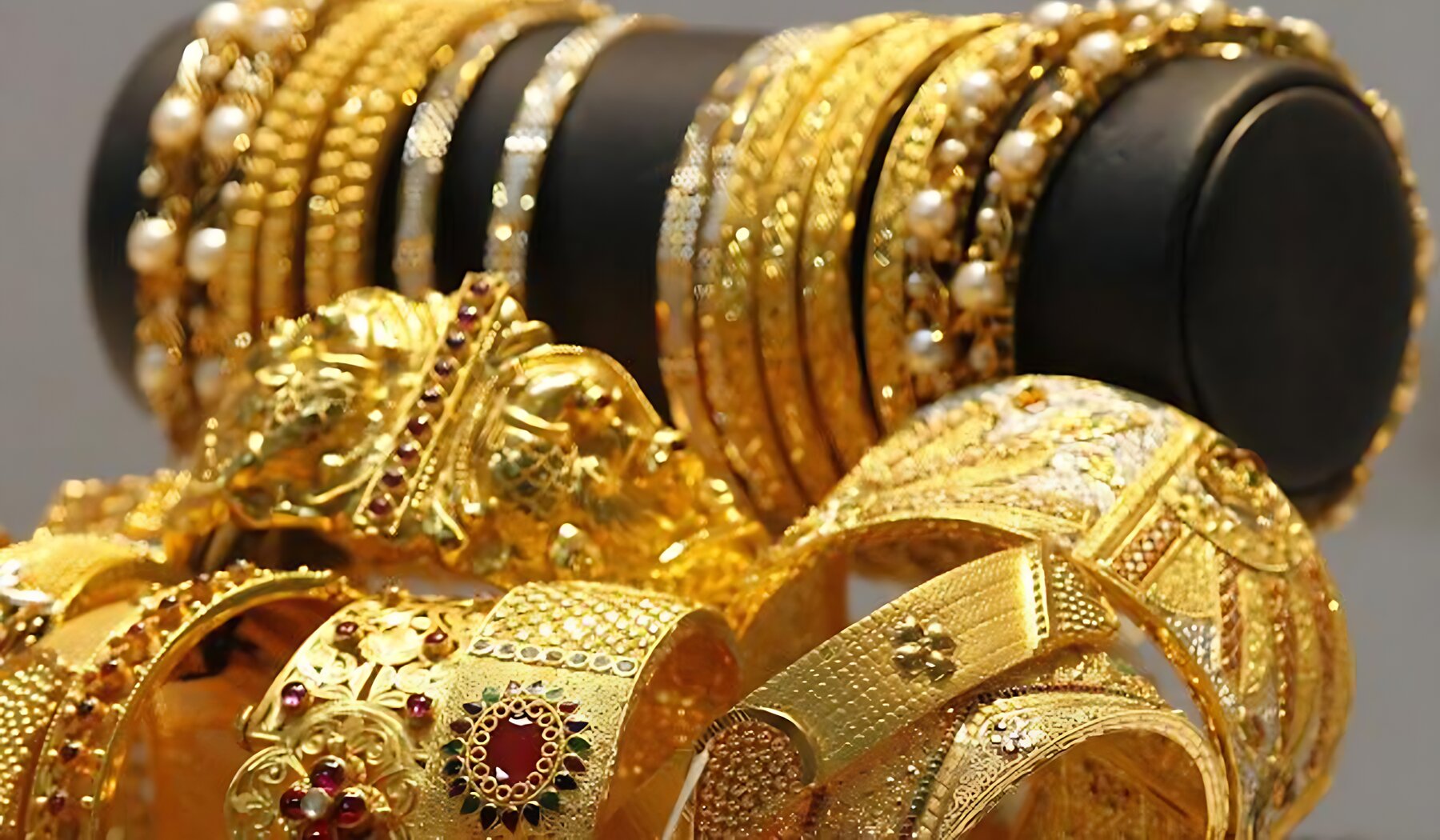 দেশের বাজারে আজ এক ভরি ১৮, ২১, ২২ ক্যারেট স্বর্ণের দাম