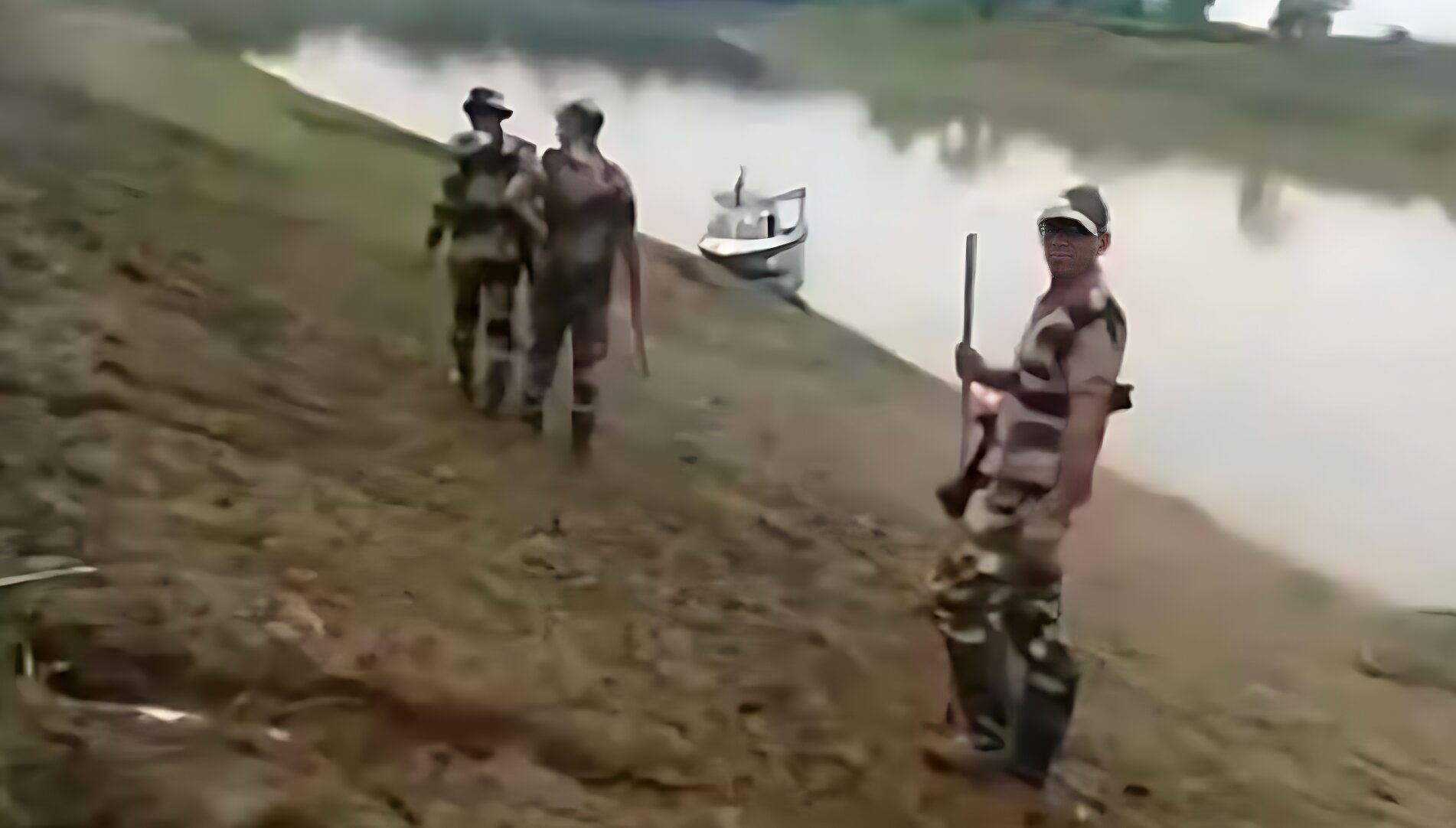 বাংলাদেশিদের ধাওয়ায় পালালো বিএসএফ