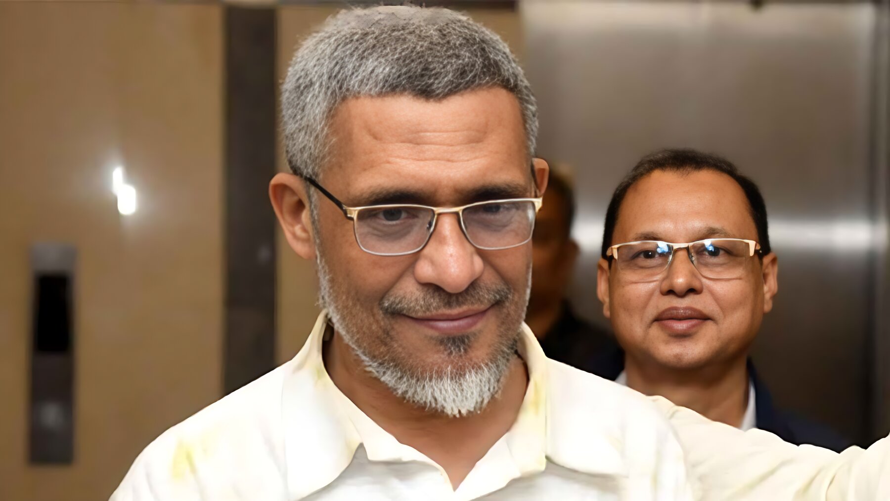 কোন আসন থেকে মনোনয়ন পেলেন লুৎফুজ্জামান বাবর