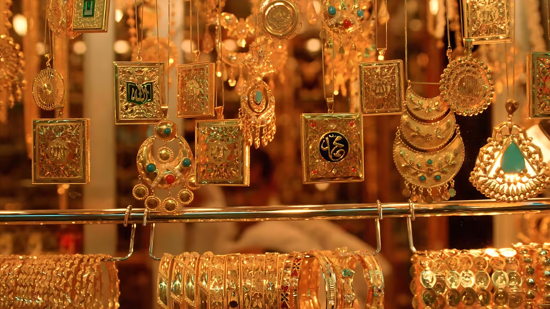 লাফিয়ে লাফিয়ে বাড়ল দেশের সোনার দাম