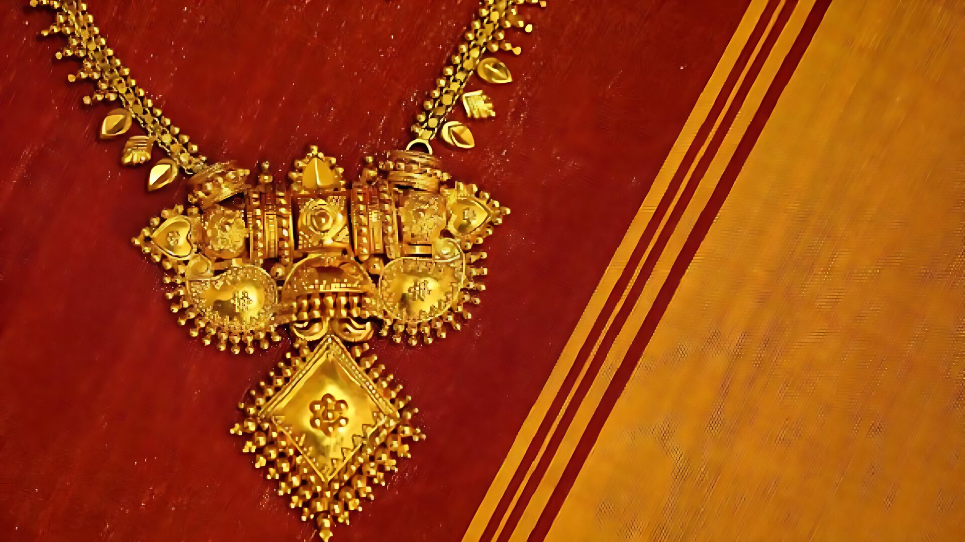 বাংলাদেশে আজ এক ভরি সোনার দাম