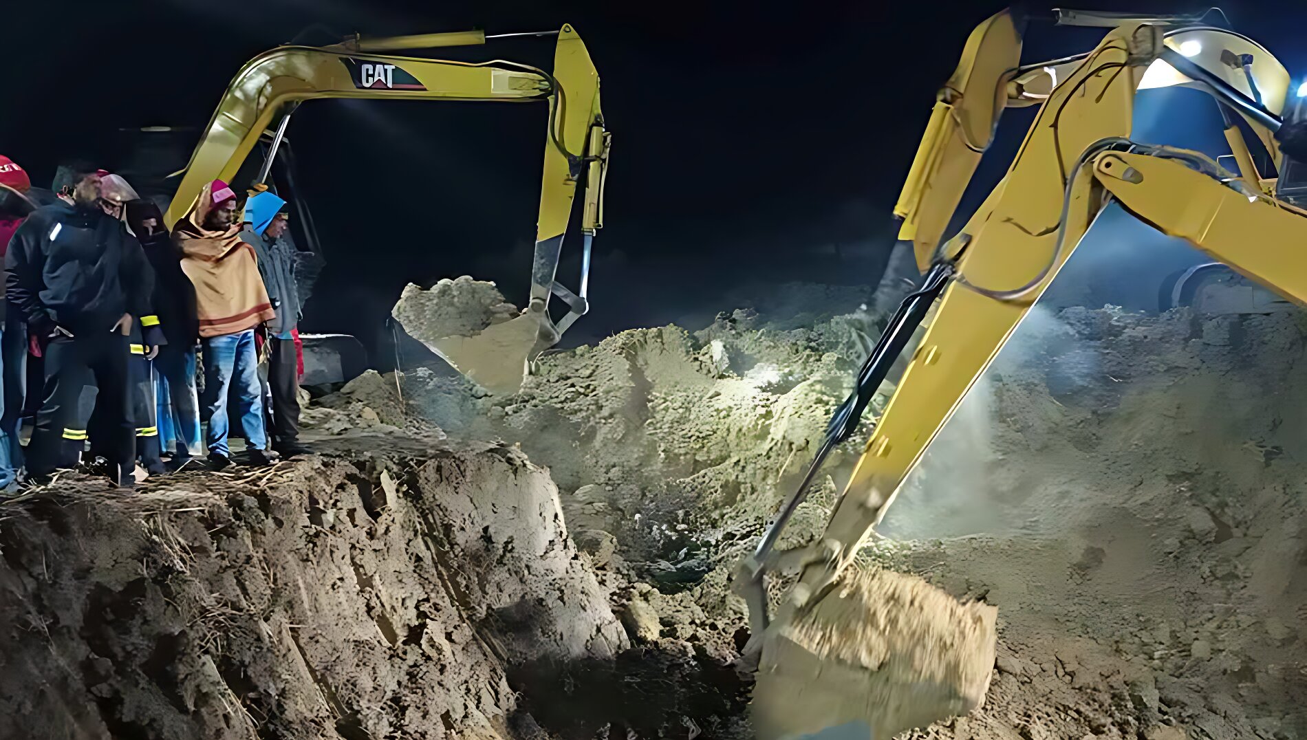 সারারাতেও মেলেনি সুখবর: শিশু সাজিদকে উদ্ধারের লড়াইয়ে নির্ঘুম হাজারও মানুষ