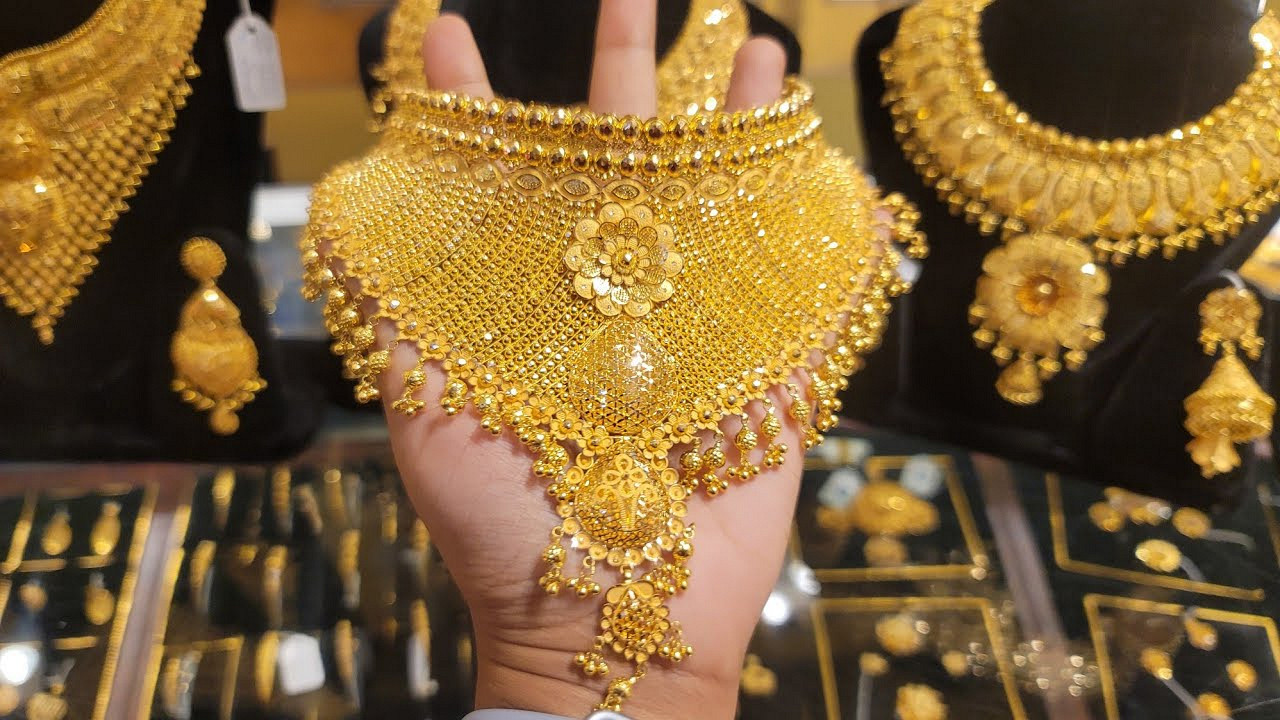 বাংলাদেশের বাজারে আজ এক ভরি সোনার দাম