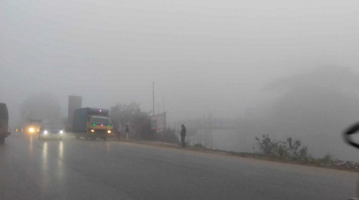 শীতের শুরুতে কুয়াশার দাপট: মধ্যরাত থেকে ঢেকে যাবে সারাদেশ