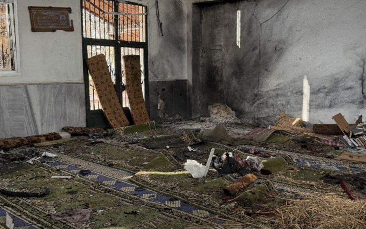 জুমার নামাজের সময় মসজিদে হামলা