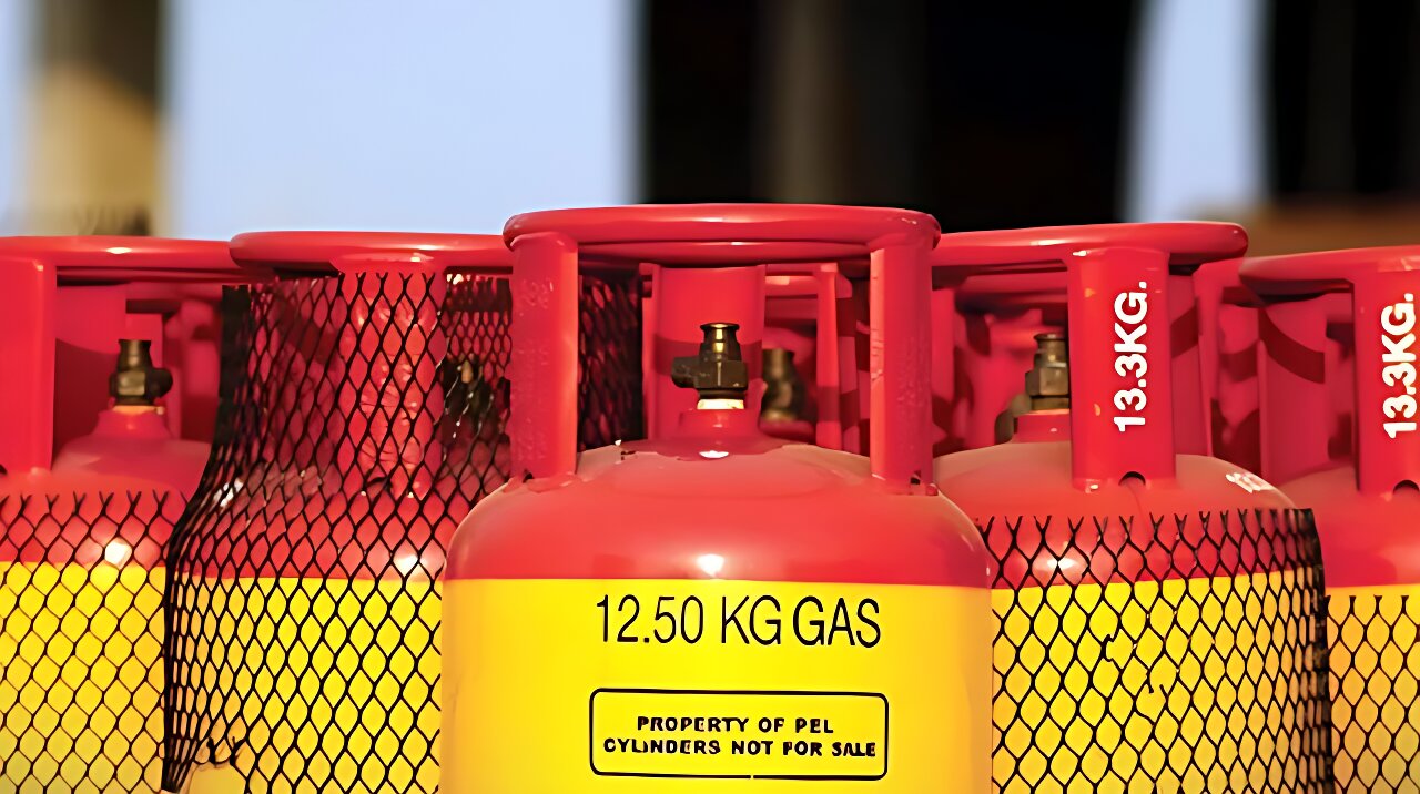 বছরের শুরুতেই এলপিজি গ্যাসের দাম বাড়ল